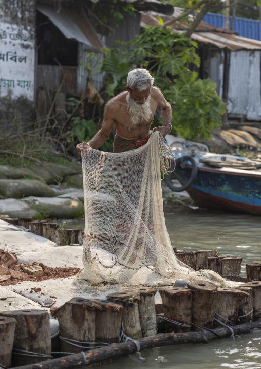 Bangladeshi old fisherman using a fishing net, Barisal Division, Barisal, Bangladesh