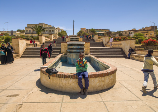 Eritrean children in mai khan khan fountain, Central region, Asmara, Eritrea