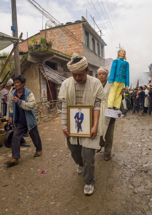 Man holding the picture of the dead during funerals, Yuanyang, Yunnan province, China