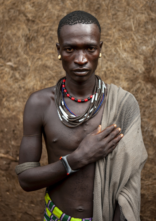 Menit tribe man portrait, Omo valley, Tum, Ethiopia