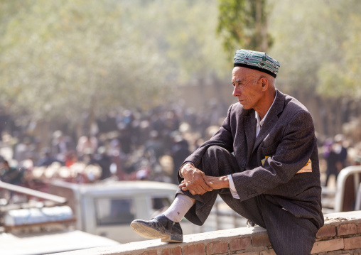 Uyghur man, Opal, Xinjiang uyghur autonomous region, China