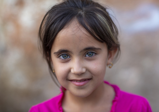 Kurdish girl with green eyes, Akre, Kurdistan, Iraq