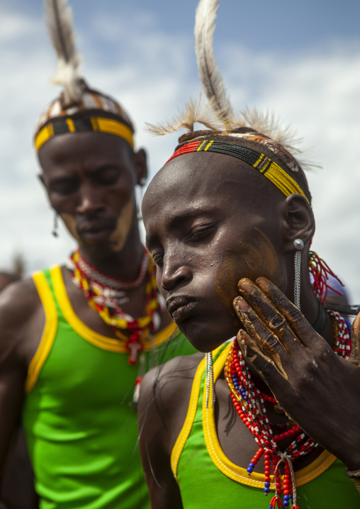 Men make up in Dassanech tribe, Turkana lake, Loiyangalani, Kenya