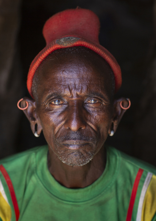Rendille tribe old man, Marsabit district, Ngurunit, Kenya