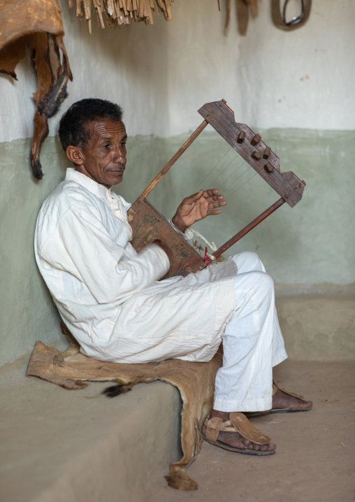 Eritrean man playing eritrean harp, Central region, Asmara, Eritrea