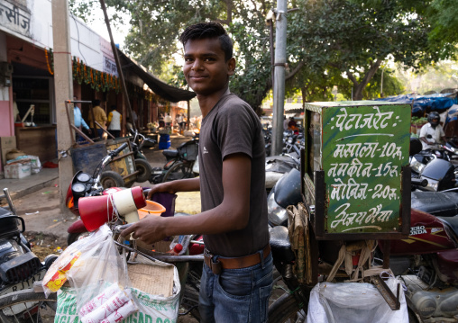Indian young man in the market with his bicycle, Rajasthan, Jaipur, India