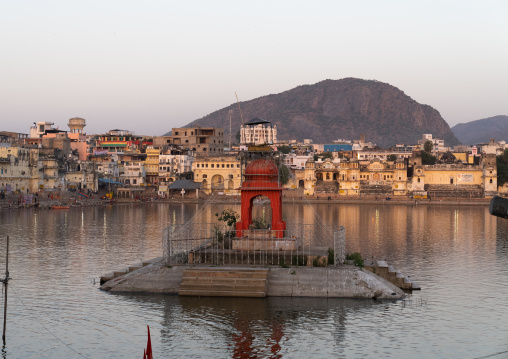 Indian pilgrims in Barhama lake and bathing ghats, Rajasthan, Pushkar, India