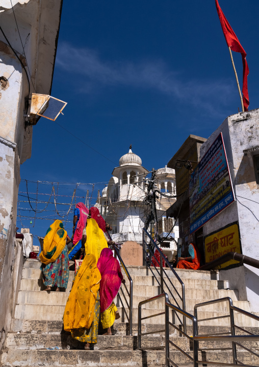 Indian pilgrims on the bathing ghats, Rajasthan, Pushkar, India
