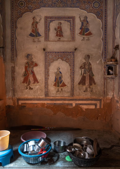 Old historic haveli inhabited by poor people, Rajasthan, Fatehpur, India