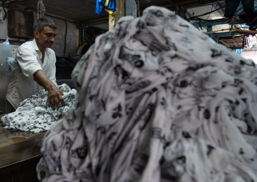 Laundry Worker in Dhobi Ghat, Maharashtra state, Mumbai, India
