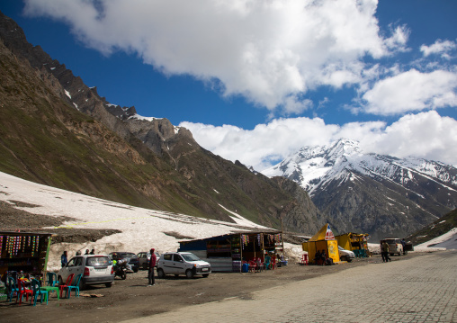 Winter activities in the mountain, Ladakh, Zoji La pass, India