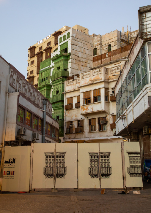 Old house with wooden mashrabiya in al-Balad quarter, Mecca province, Jeddah, Saudi Arabia