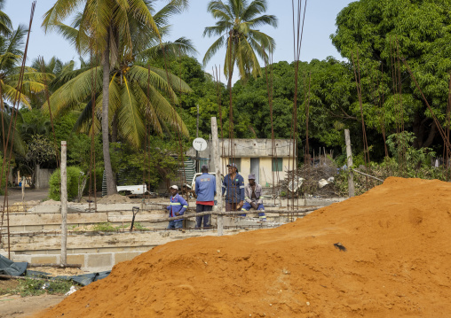Construction workers, Inhambane Province, Vilankulo, Mozambique