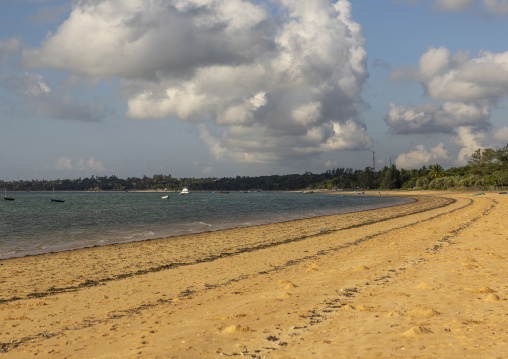Empty beach, Inhambane Province, Vilankulo, Mozambique