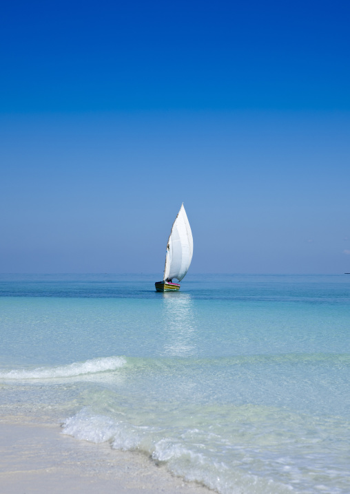 Dhow on turquoise water, Nampula Province, Island of Mozambique, Mozambique