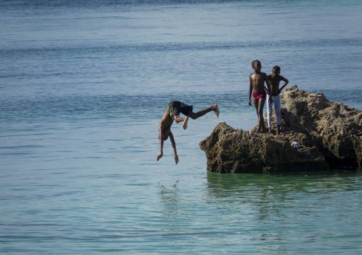 Boys diving in the sea from rocks, Nampula Province, Island of Mozambique, Mozambique