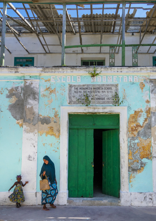 Muslim woman with her daughter in front of a madrassa, Nampula Province, Island of Mozambique, Mozambique
