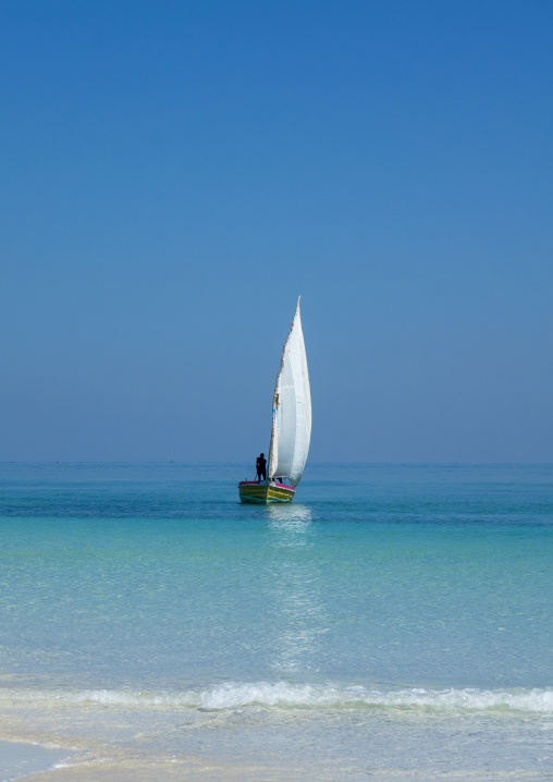 Dhow on a turquoise water, Nampula Province, Island of Mozambique, Mozambique