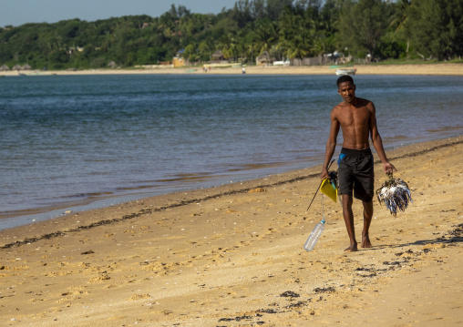 Man coming back from fishing, Inhambane Province, Vilankulo, Mozambique