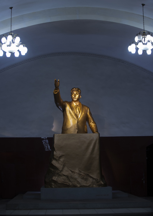 Golden statue of Kim il Sung in Kaeson metro station, DGC, Pyongyang, North Korea