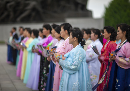 Women paying respect to Kim il Sung in Mansudae Grand monument, DGC, Pyongyang, North Korea