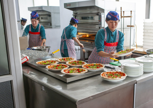 North Korean pizzeria cooks in an italian restaurant, DGC, Pyongyang, North Korea