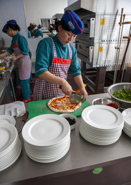 North Korean pizzeria cook in an italian restaurant, DGC, Pyongyang, North Korea