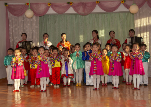 North Korean children in Tchang Gwang school, North Hamgyong, Chongjin, North Korea