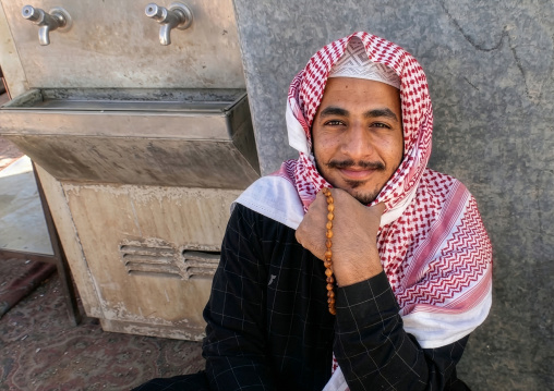 Portrait of a saudi man wearing a keffieh, Mecca province, Jeddah, Saudi Arabia
