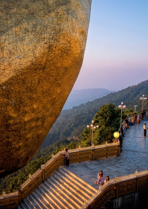Kyaiktiyo Pagoda Golden Rock, Mon State, Kyaikto, Myanmar