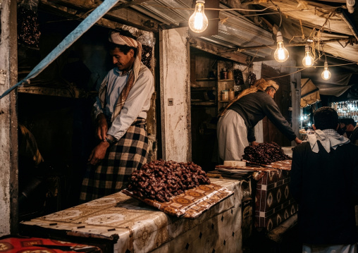 Dates market at night, Amanat Al-Asemah, Sanaa, Yemen