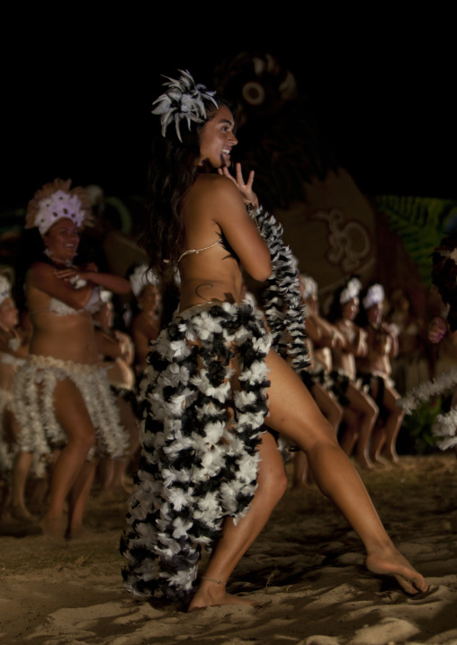 Lili Pate dancing during tapati festival, Easter Island, Hanga Roa, Chile