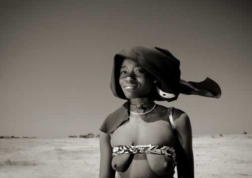 Mucabale Woman, Hale Village, Angola