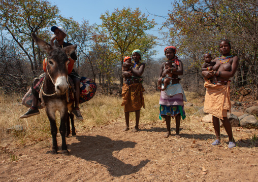 Mudimba tribe women with their children, Cunene Province, Kuroca, Angola