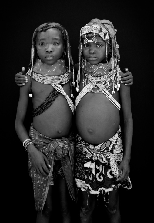 Mwila Young Girls With The Vikeka Traditional Mud Necklace, Angola