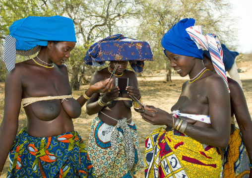 Mukubal Women Looking Polaroid Pictures Of Themselves, Virie Area, Angola