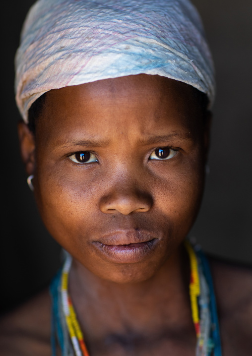 San tribe woman portrait, Huila Province, Chibia, Angola