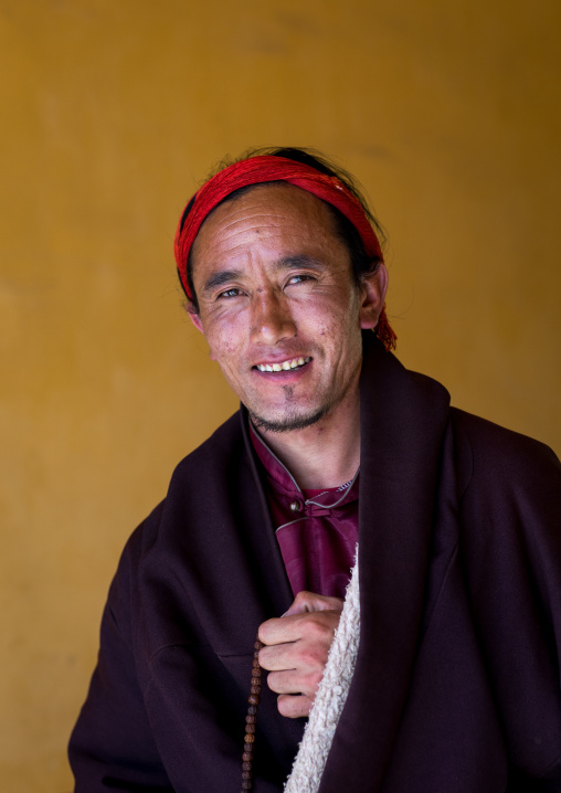 Portrait of a tibetan nomad man, Qinghai province, Tsekhog, China