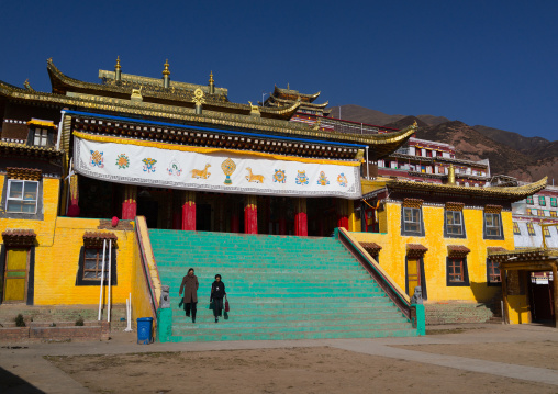 Gelug order or yellow hat sect tibetan temple in Bongya monastery, Qinghai province, Mosele, China