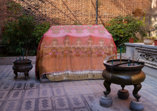 Grave of a sufi holy man in Yu Baba Gongbei islamic shrine complex, Gansu province, Linxia, China