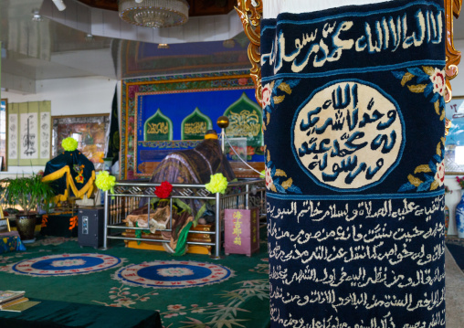 Grave of a holy sufi man inside Mingde Gong Bei temple, Gansu province, Linxia, China