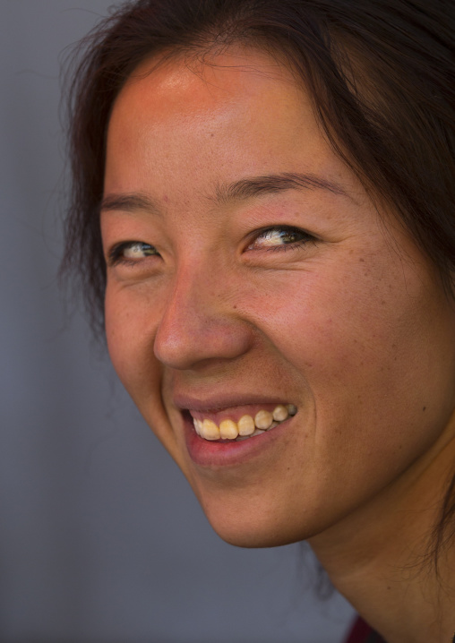Young Uyghur Woman, Serik Buya Market, Yarkand, Xinjiang Uyghur Autonomous Region, China
