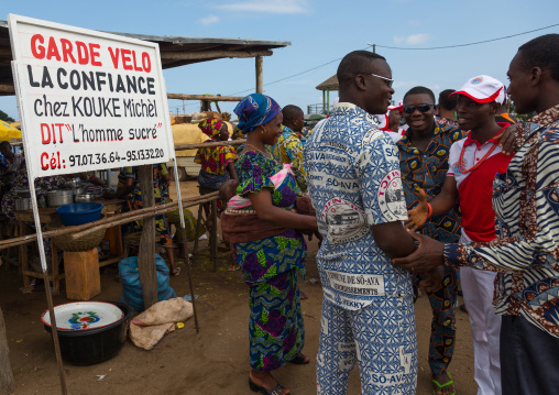 Benin, West Africa, Ganvié, beninese people chatting on a market