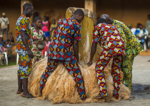 Benin, West Africa, Porto-Novo, zangbeto guardian of the night spirit dance in the royal palace