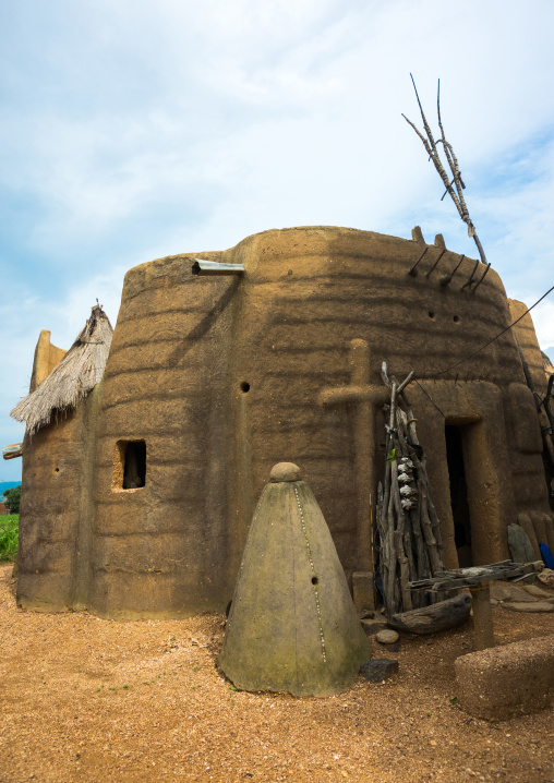 Benin, West Africa, Boukoumbé, voodoo altars representing the spirits of the dead people from the traditional tata somba house