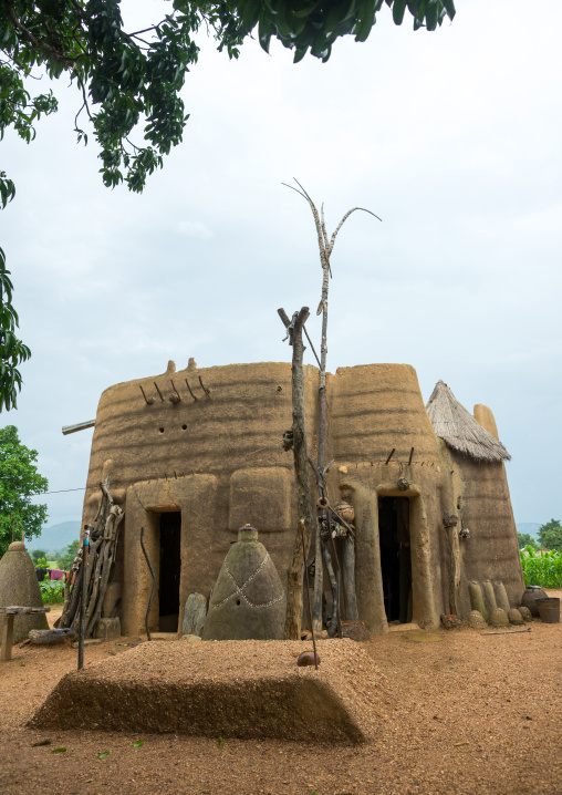 Benin, West Africa, Boukoumbé, traditional tata somba houses with thatched roofs and granaries