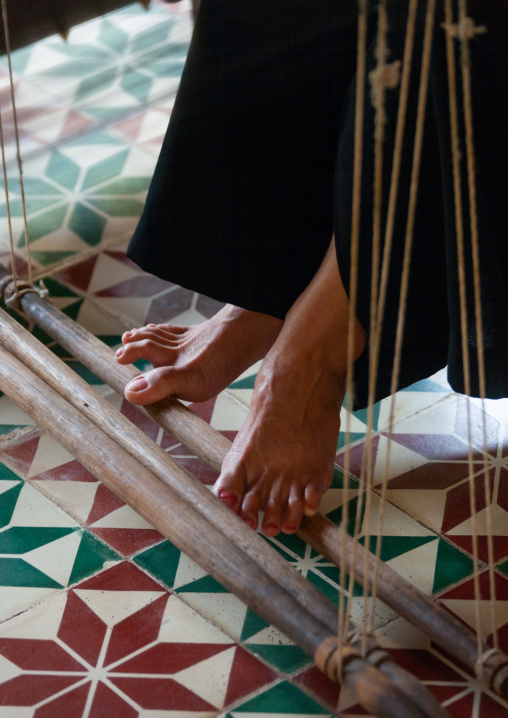 Cambodioan feet woman weaving, Phnom Penh province, Phnom Penh, Cambodia