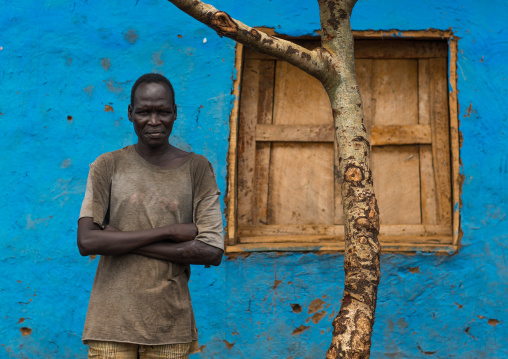 Bodi tribe man suffering of epilepsy and banned from the community, Omo valley, Hana mursi, Ethiopia