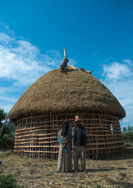Muslim couple in front of their house, Kembata, Alaba kuito, Ethiopia