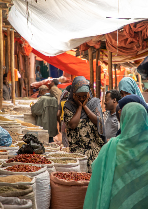 Ethiopian women in the grain market, Harari region, Harar, Ethiopia